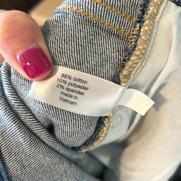 Flex magic waistband signature fit, midrise boyfriend midi short - Picture 7 of 7